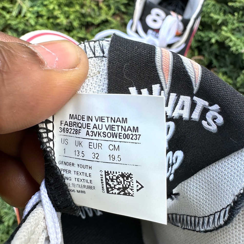Converse Chuck Taylor Bugs Bunny 80th Anniversary High Top Sneakers Kids Size 1 - Picture 5 of 13